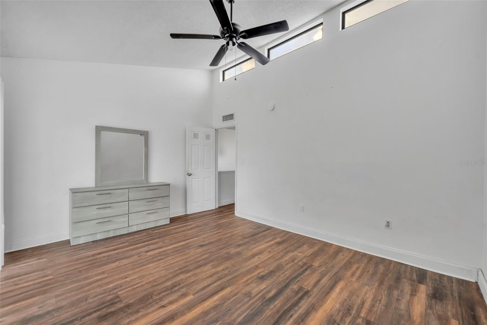 Listing photo id 15 for 236 Scottsdale Square 236