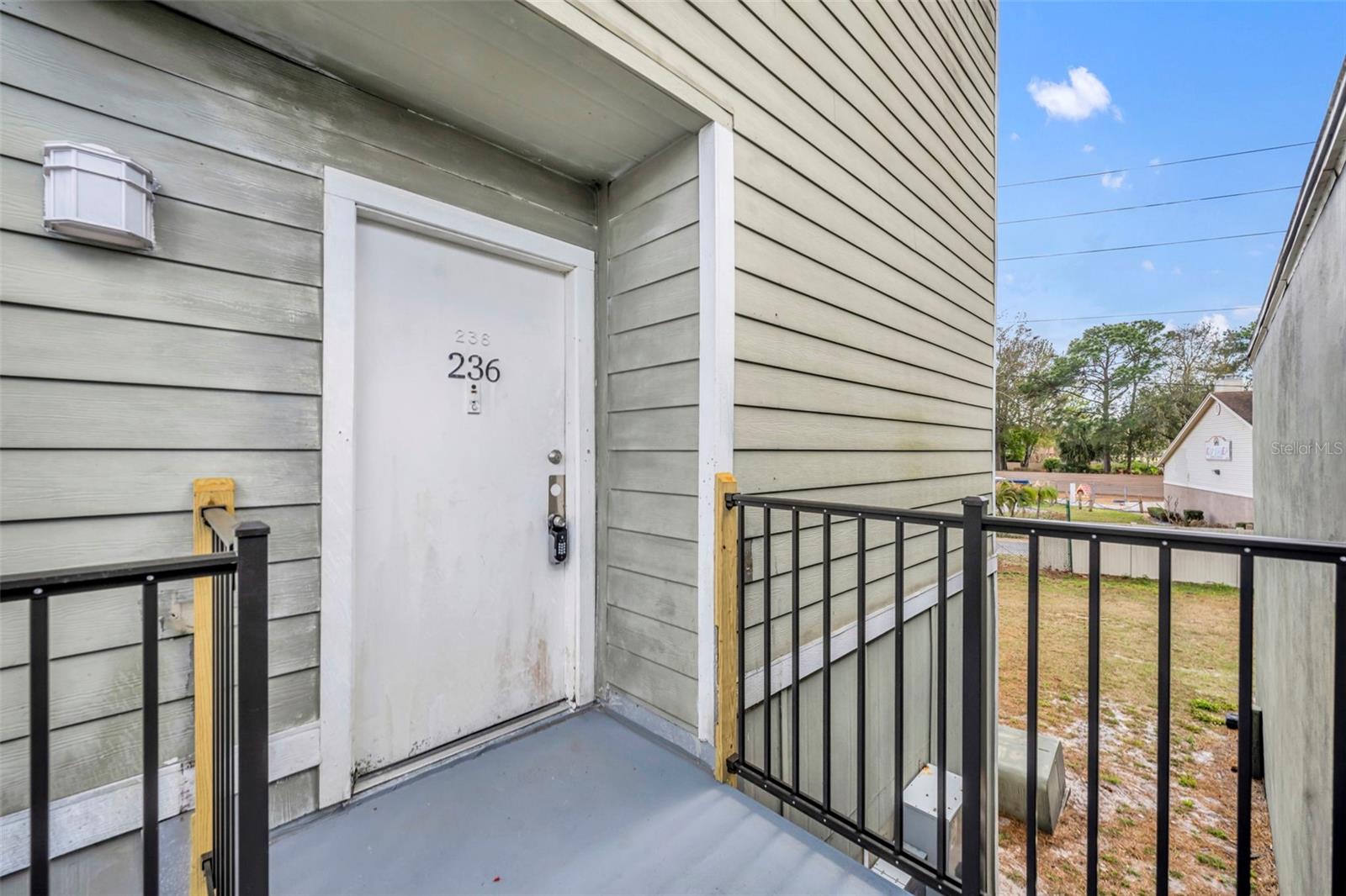 Listing photo id 1 for 236 Scottsdale Square 236