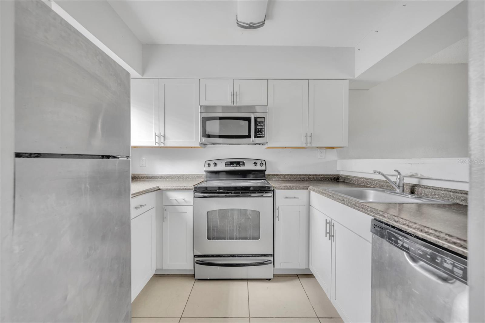 Listing photo id 4 for 236 Scottsdale Square 236