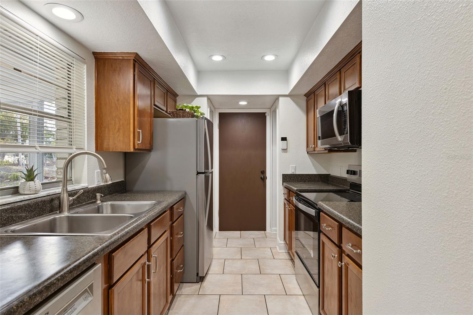 Image 7 of 20 For 1366 Pacific Court