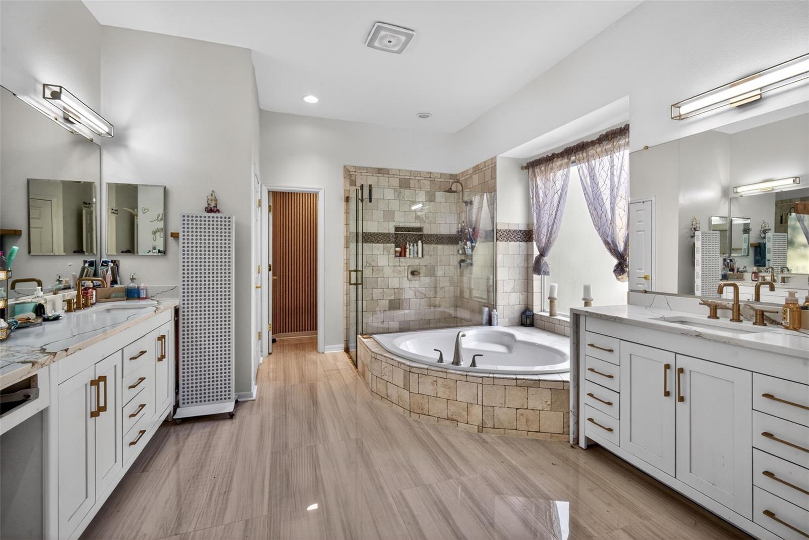 Image 13 of 38 For 15020 Eaglerise Drive