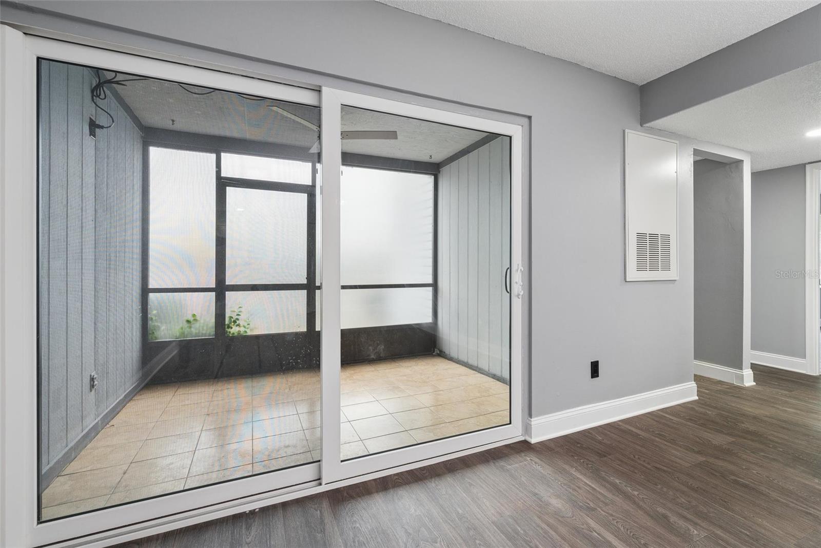 Image 12 of 41 For 4031 Atrium Drive L6