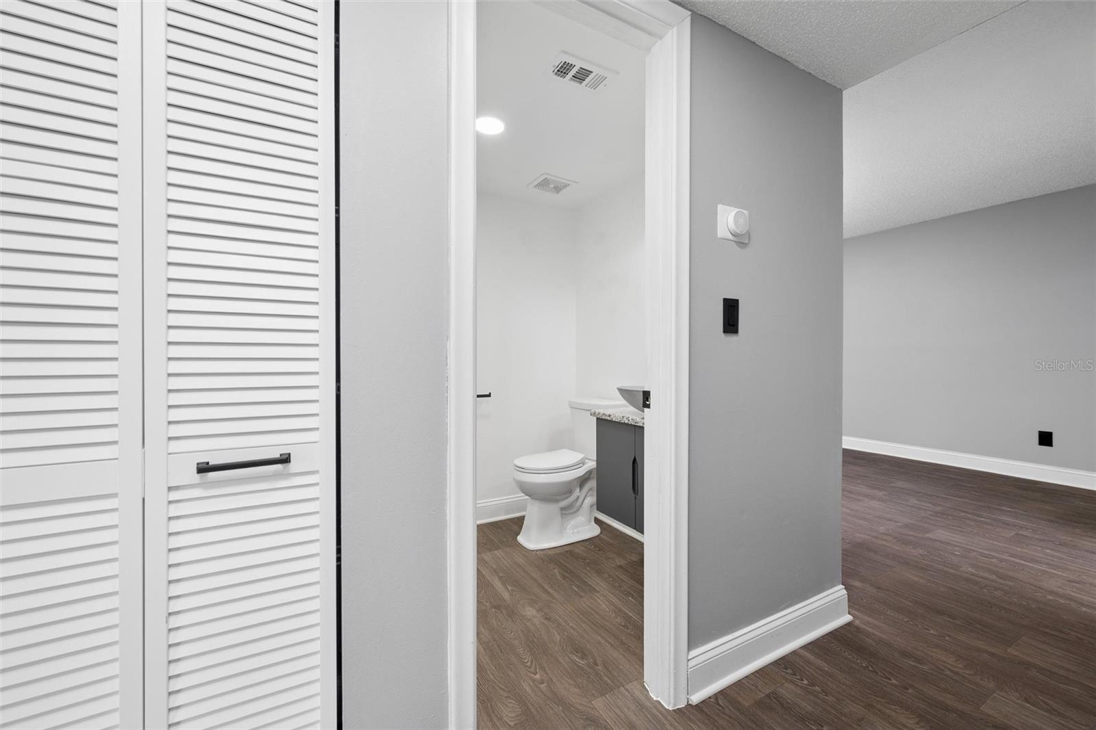 Image 13 of 41 For 4031 Atrium Drive L6