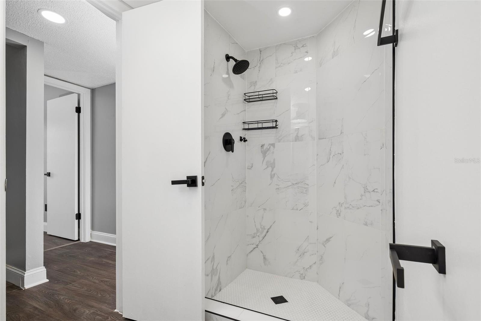 Image 15 of 41 For 4031 Atrium Drive L6