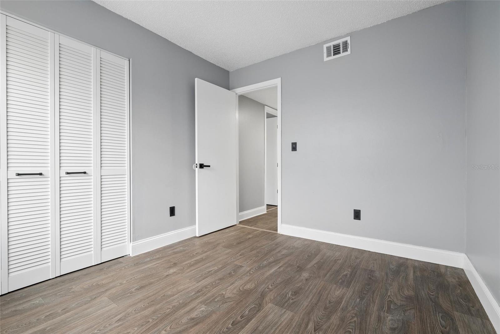 Image 18 of 41 For 4031 Atrium Drive L6