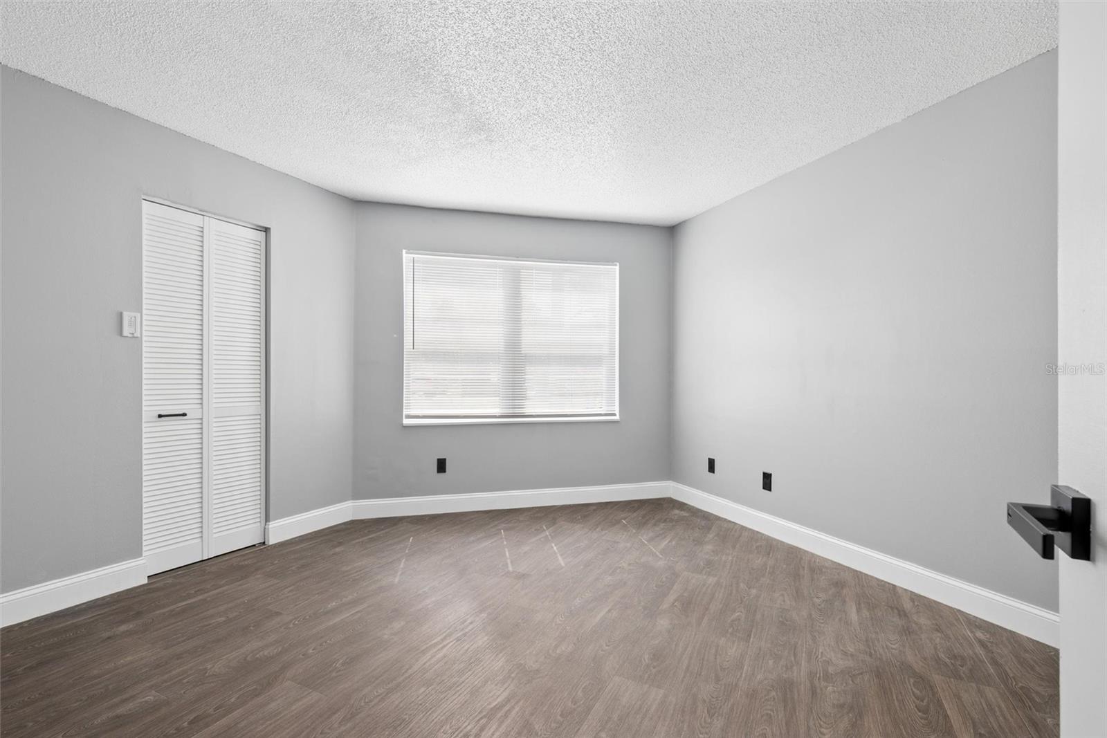 Image 19 of 41 For 4031 Atrium Drive L6