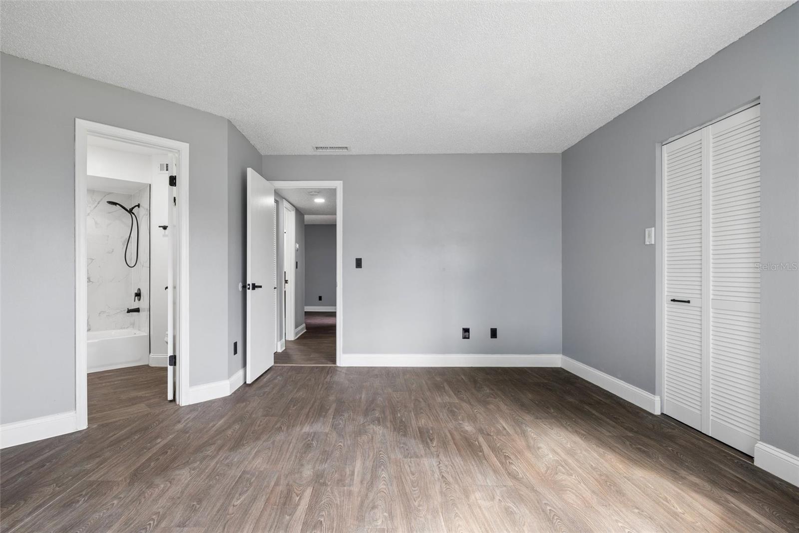 Image 24 of 41 For 4031 Atrium Drive L6