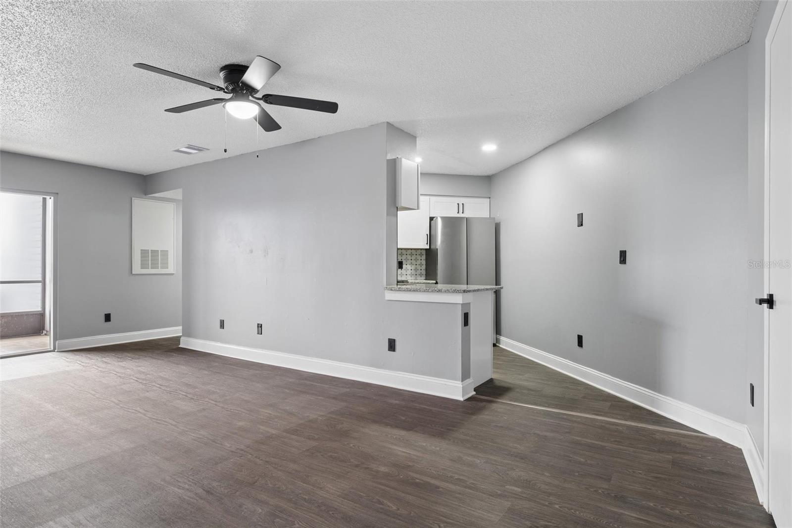 Image 6 of 41 For 4031 Atrium Drive L6