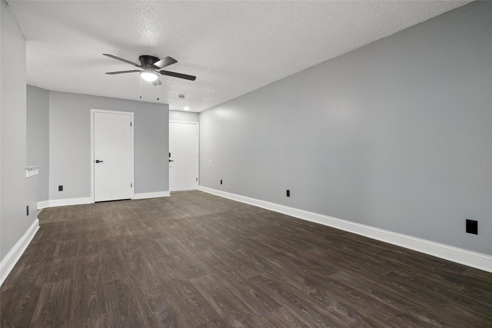 Image 7 of 41 For 4031 Atrium Drive L6