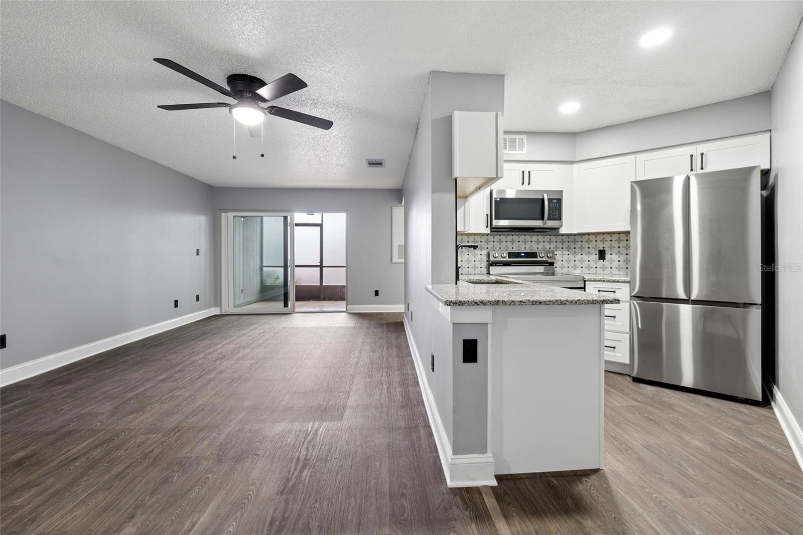 Image 8 of 41 For 4031 Atrium Drive L6