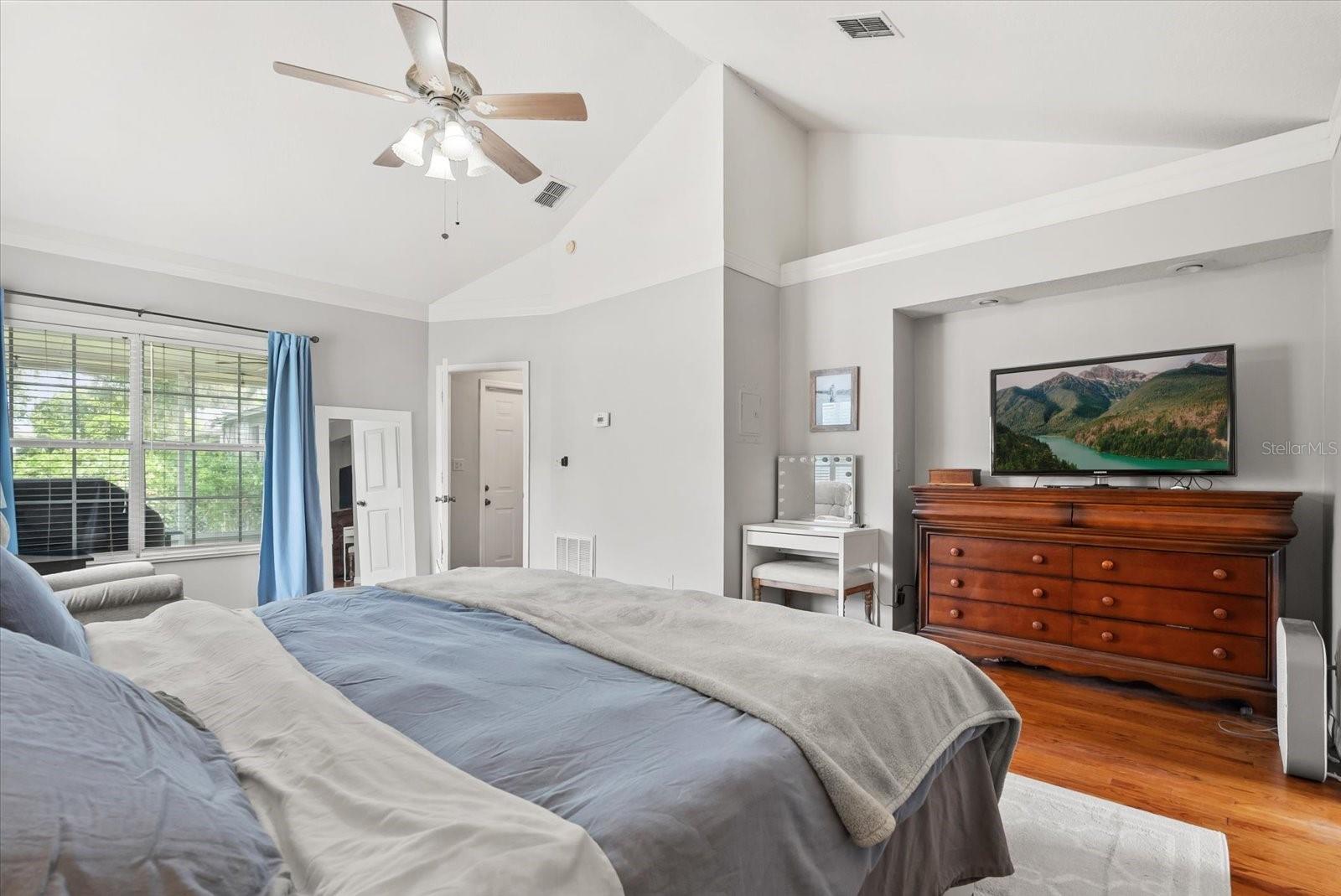 Image 11 of 31 For 37 Vanderbilt Street