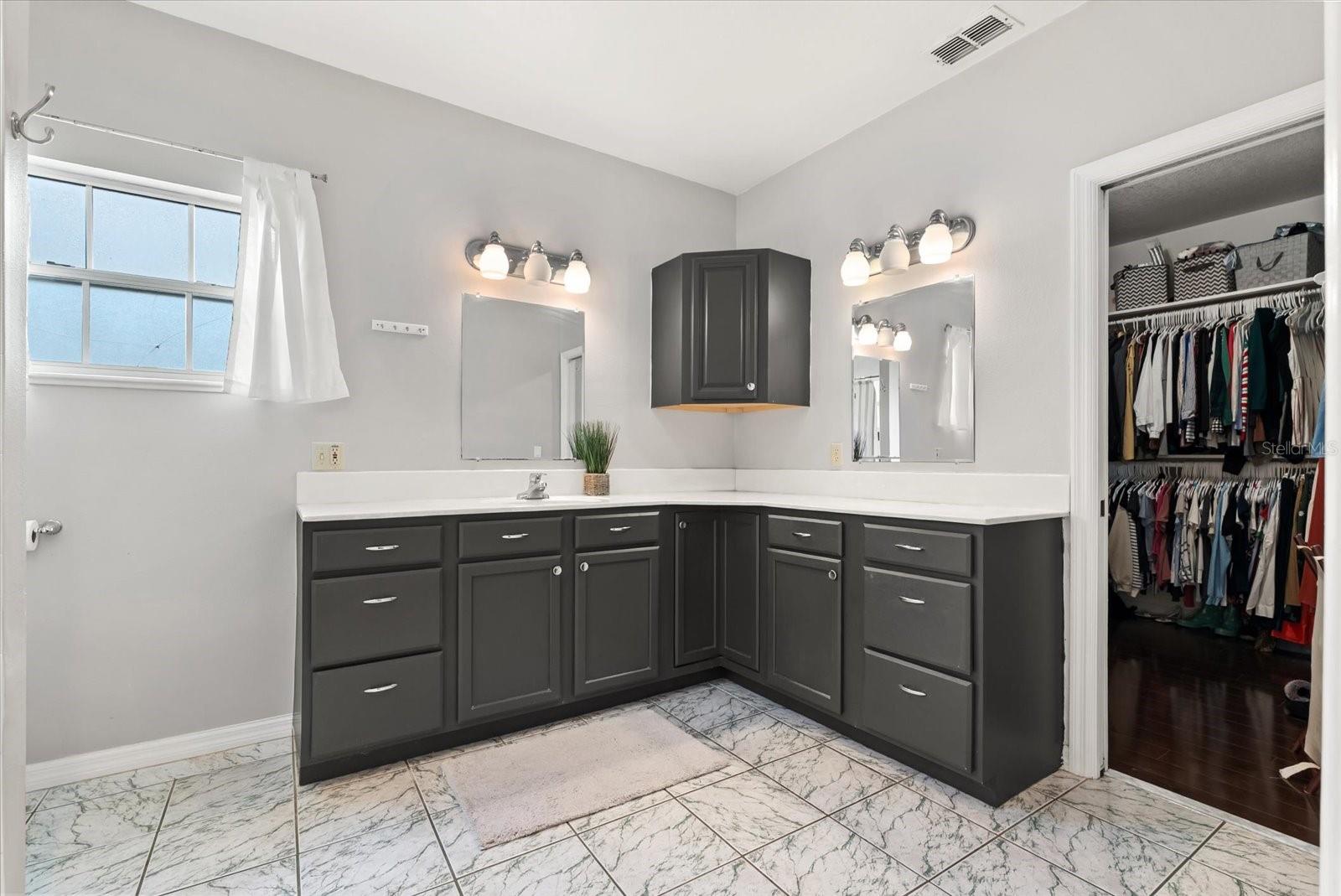 Image 12 of 31 For 37 Vanderbilt Street