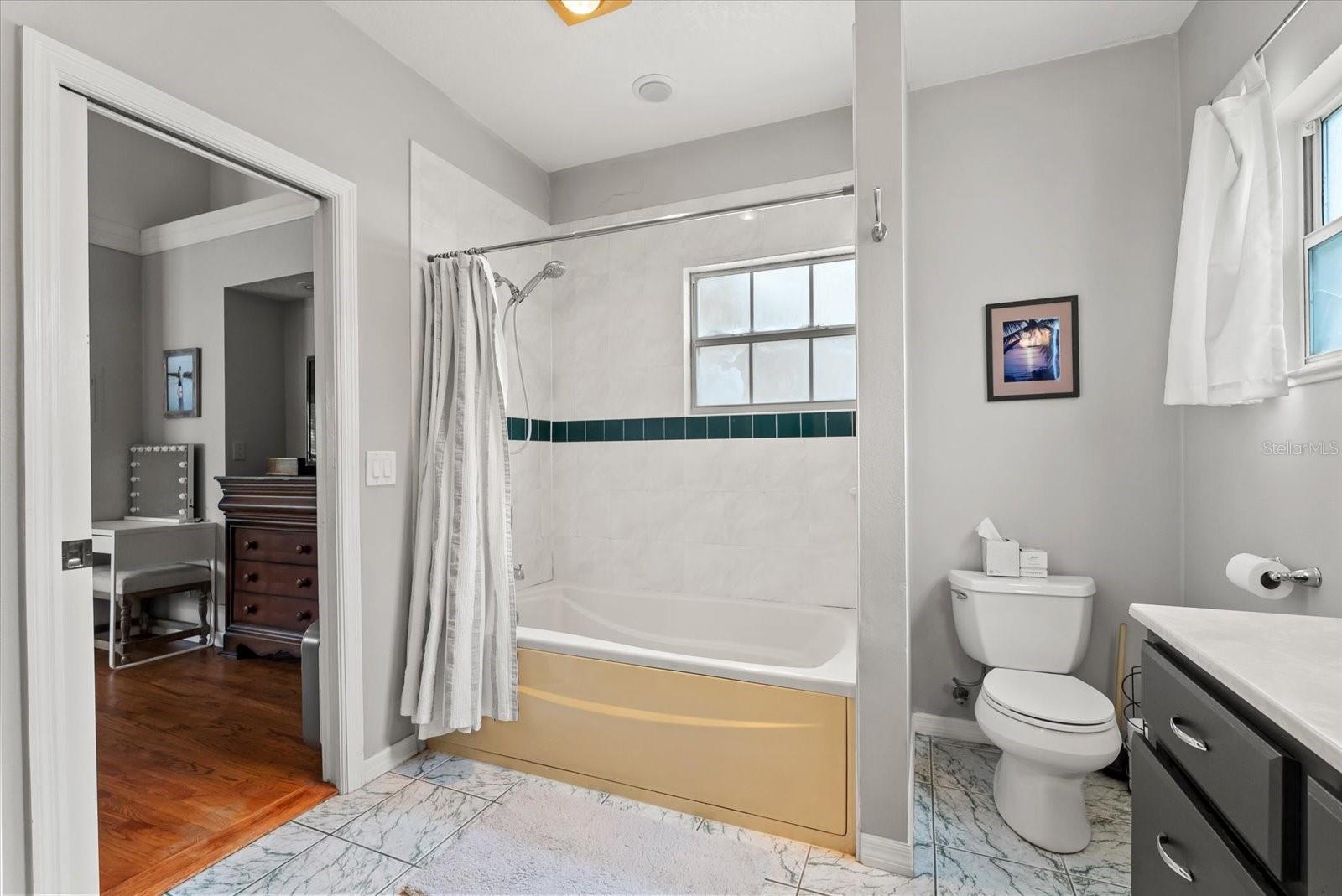 Image 13 of 31 For 37 Vanderbilt Street