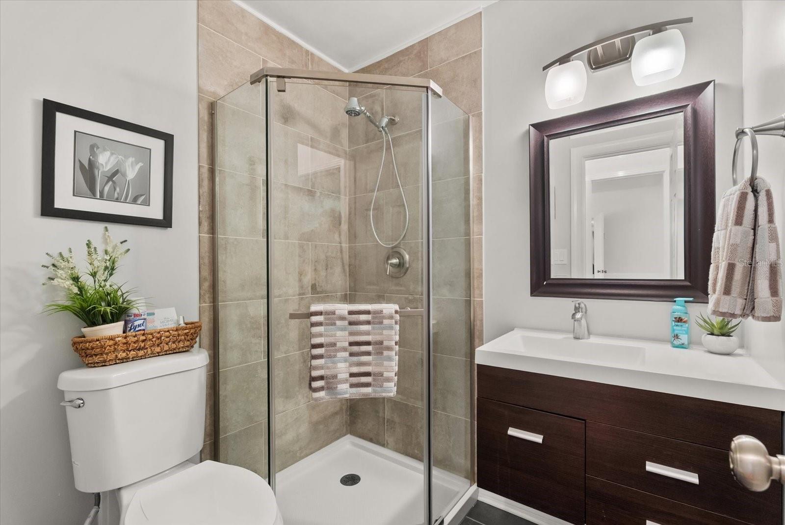 Image 15 of 31 For 37 Vanderbilt Street