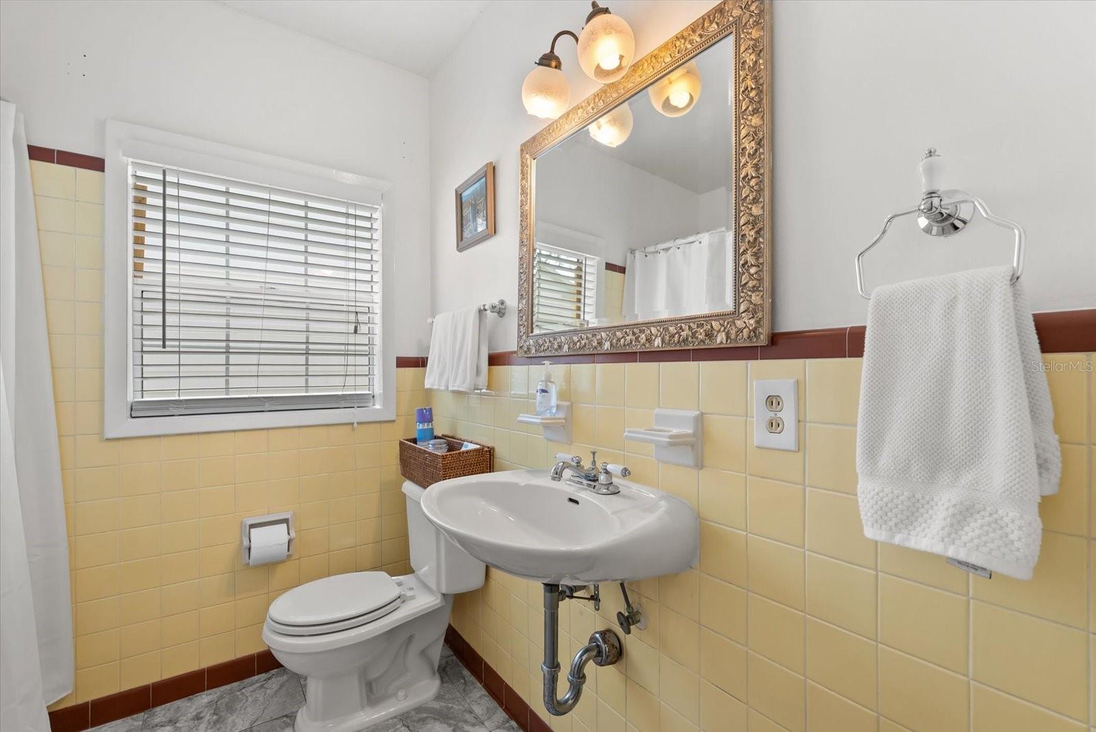 Image 18 of 31 For 37 Vanderbilt Street