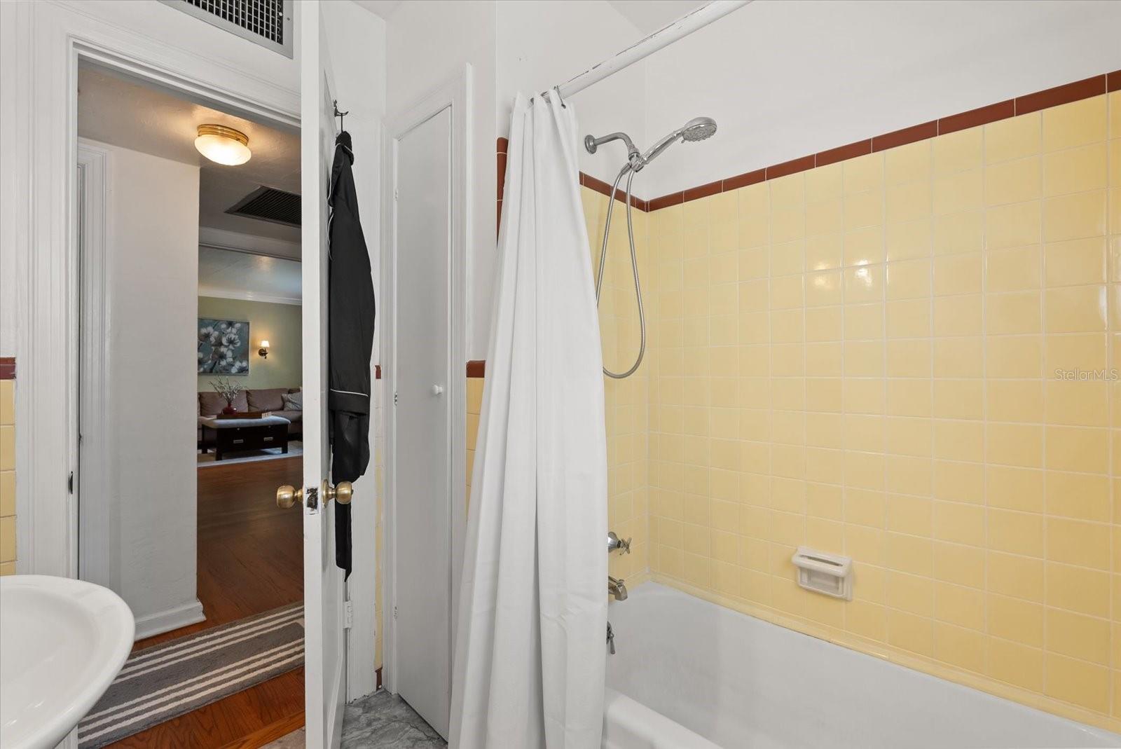 Image 19 of 31 For 37 Vanderbilt Street