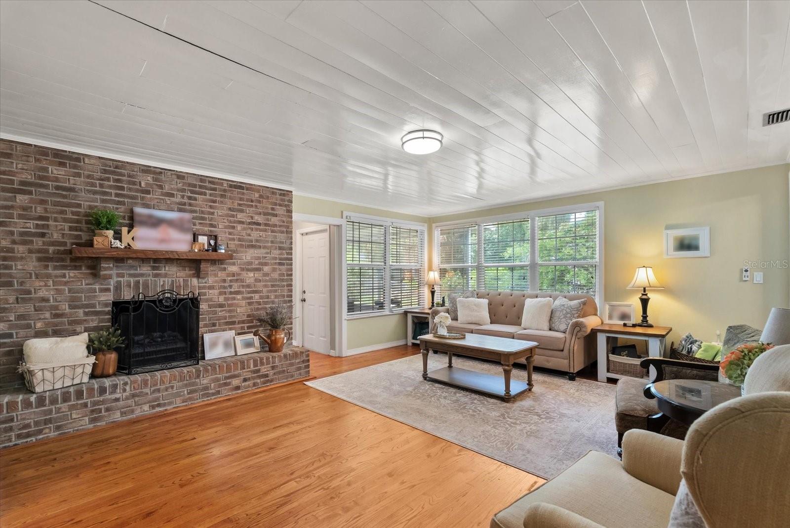 Image 2 of 31 For 37 Vanderbilt Street