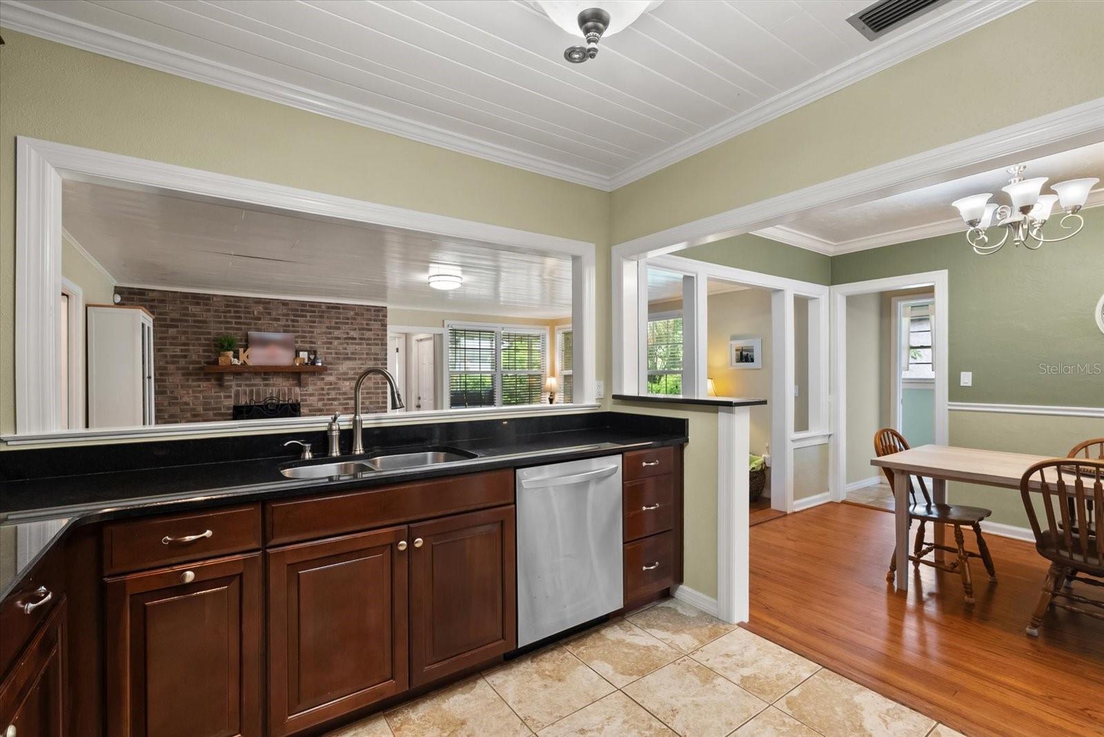 Image 8 of 31 For 37 Vanderbilt Street