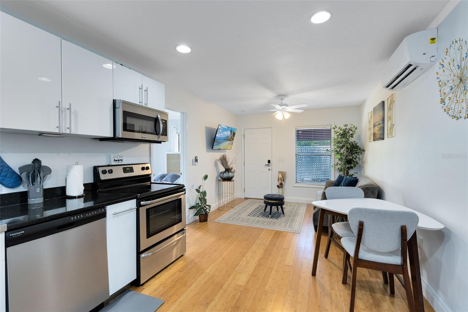 Image 15 of 38 For 921 Pine Grove Avenue