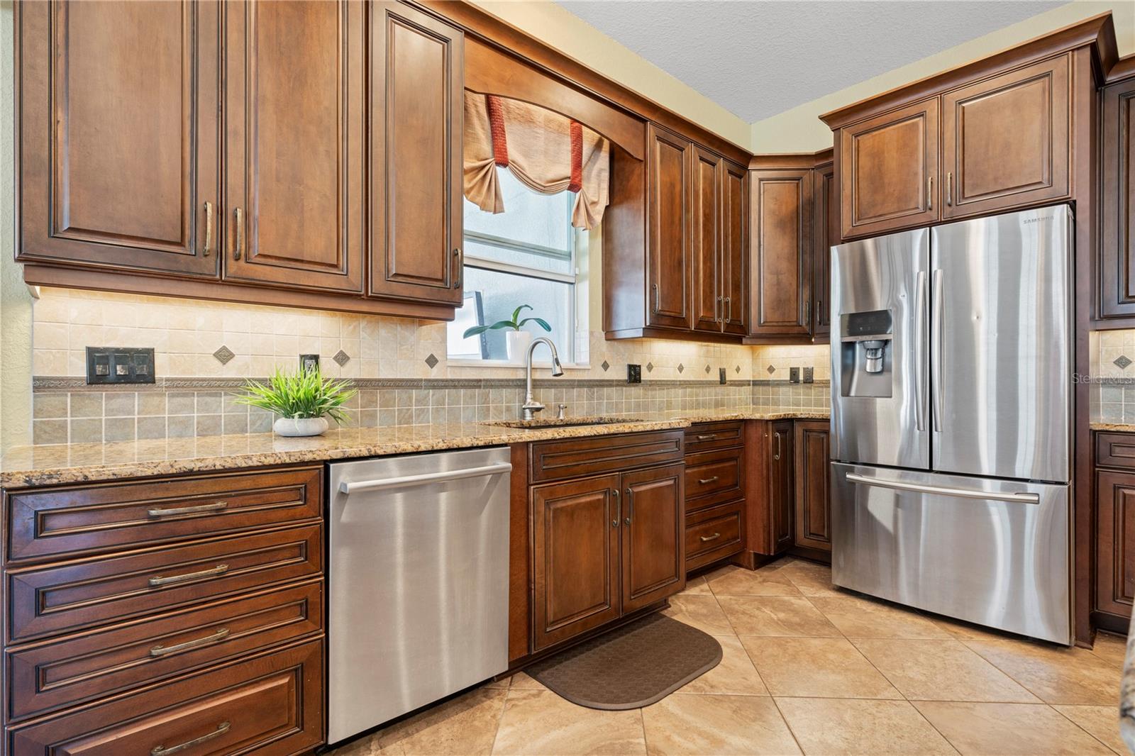 Listing photo id 8 for 204 Bengal Circle