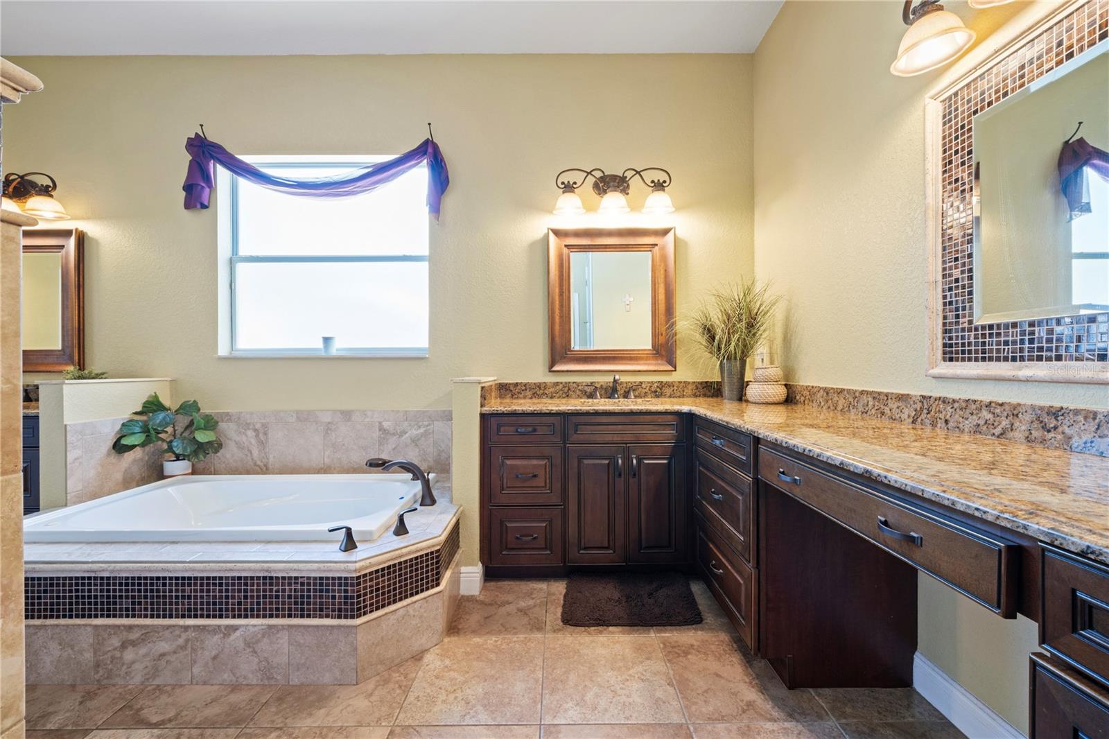 Listing photo id 16 for 204 Bengal Circle