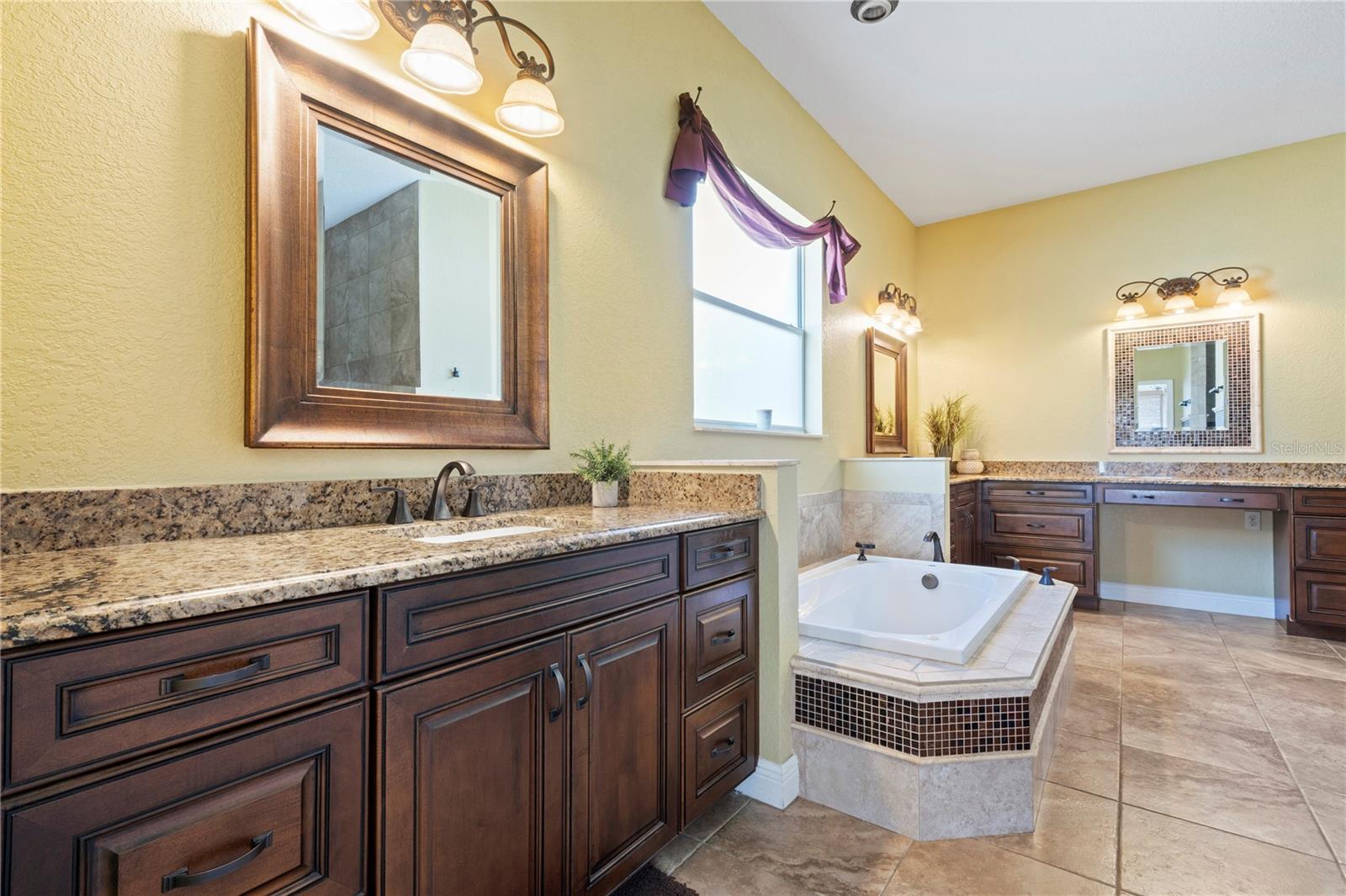 Listing photo id 20 for 204 Bengal Circle