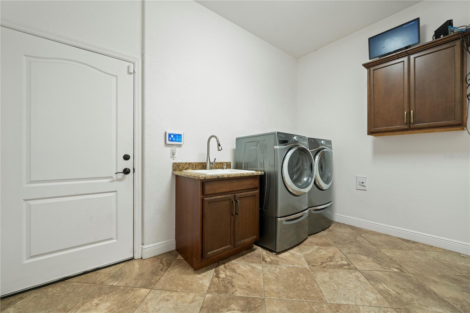 Listing photo id 21 for 204 Bengal Circle