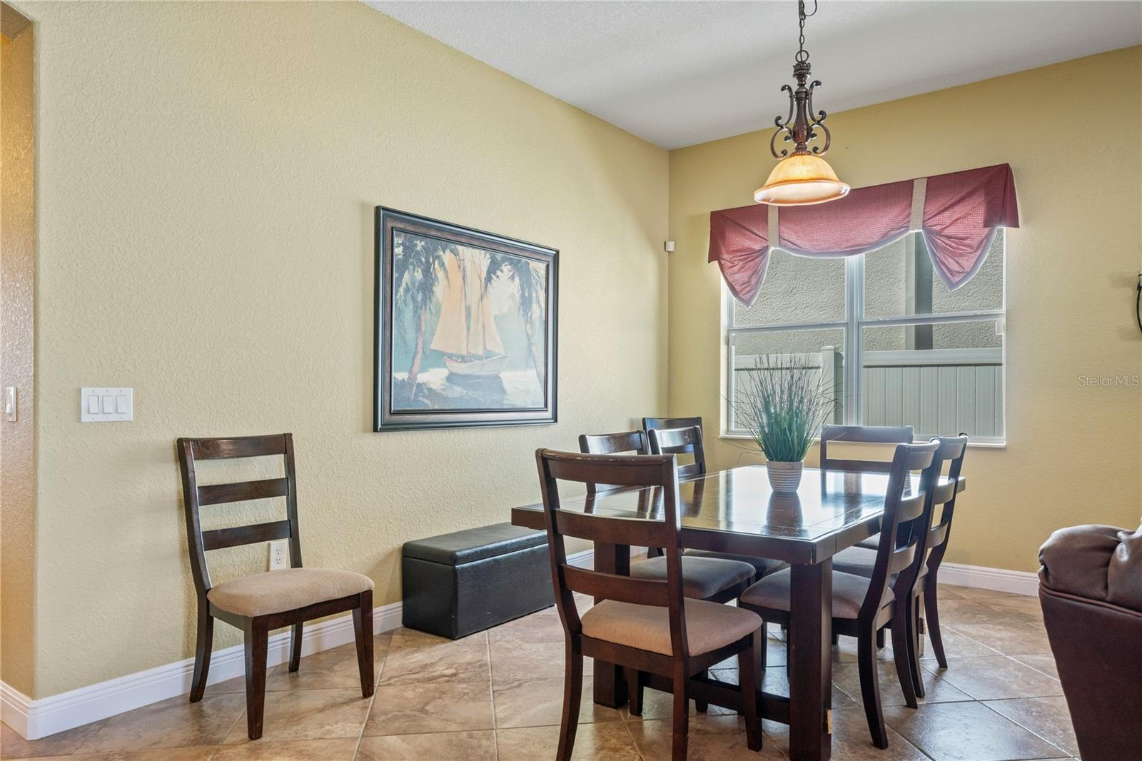 Listing photo id 3 for 204 Bengal Circle