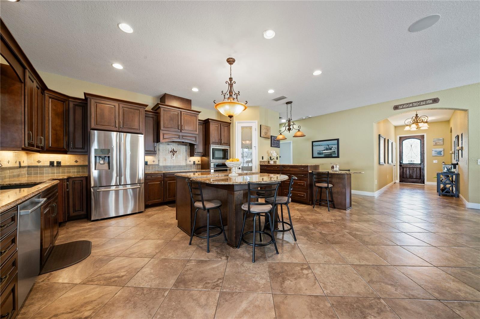 Listing photo id 5 for 204 Bengal Circle