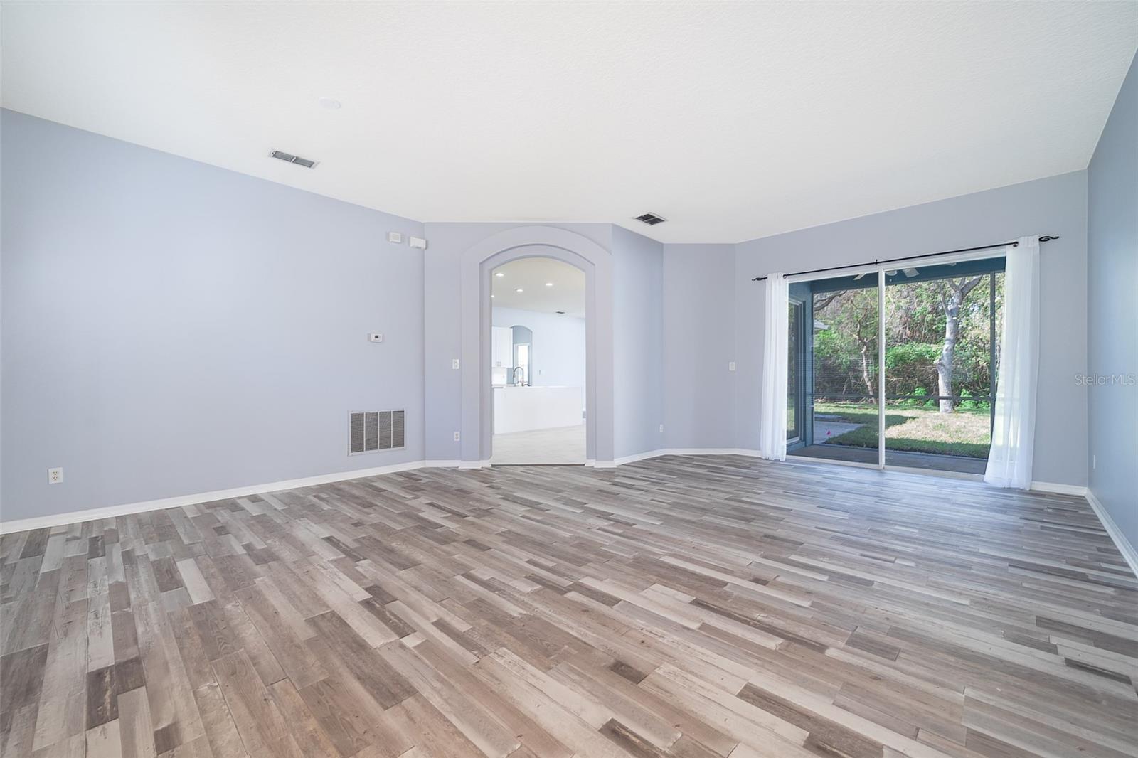 Image 11 of 47 For 8119 Lake Crowell Circle