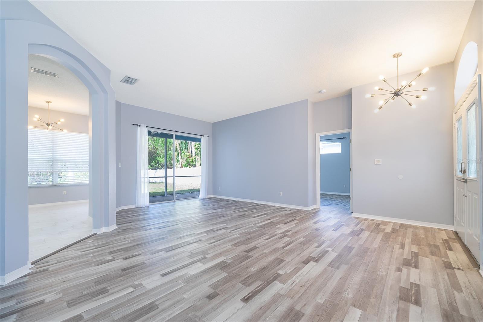 Image 12 of 47 For 8119 Lake Crowell Circle