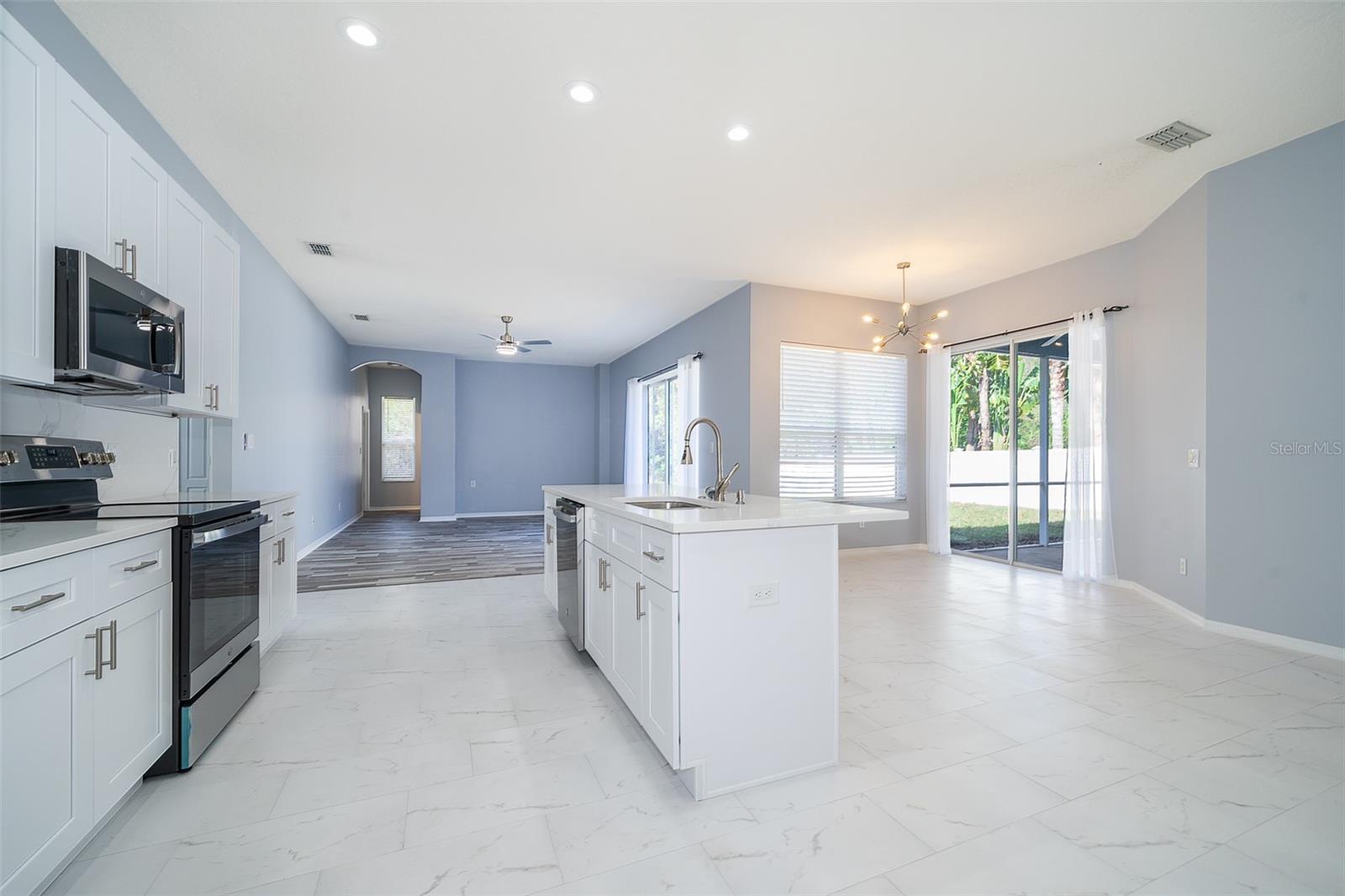 Image 18 of 47 For 8119 Lake Crowell Circle