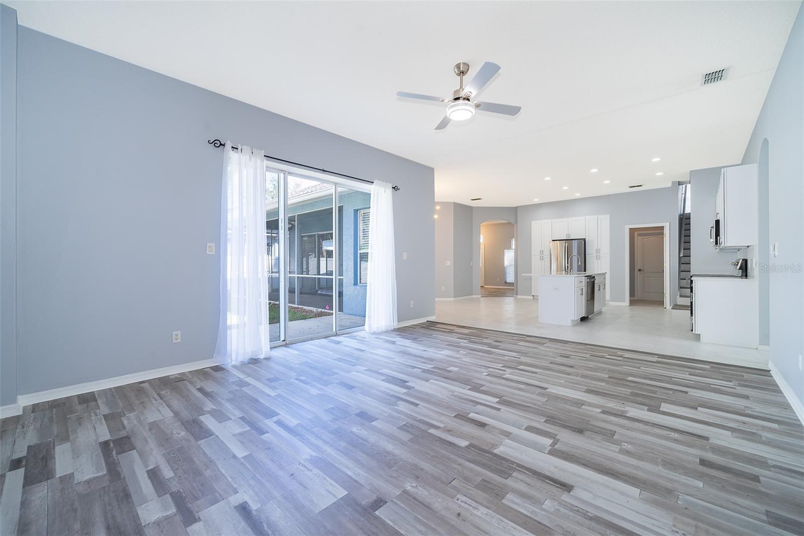 Image 21 of 47 For 8119 Lake Crowell Circle