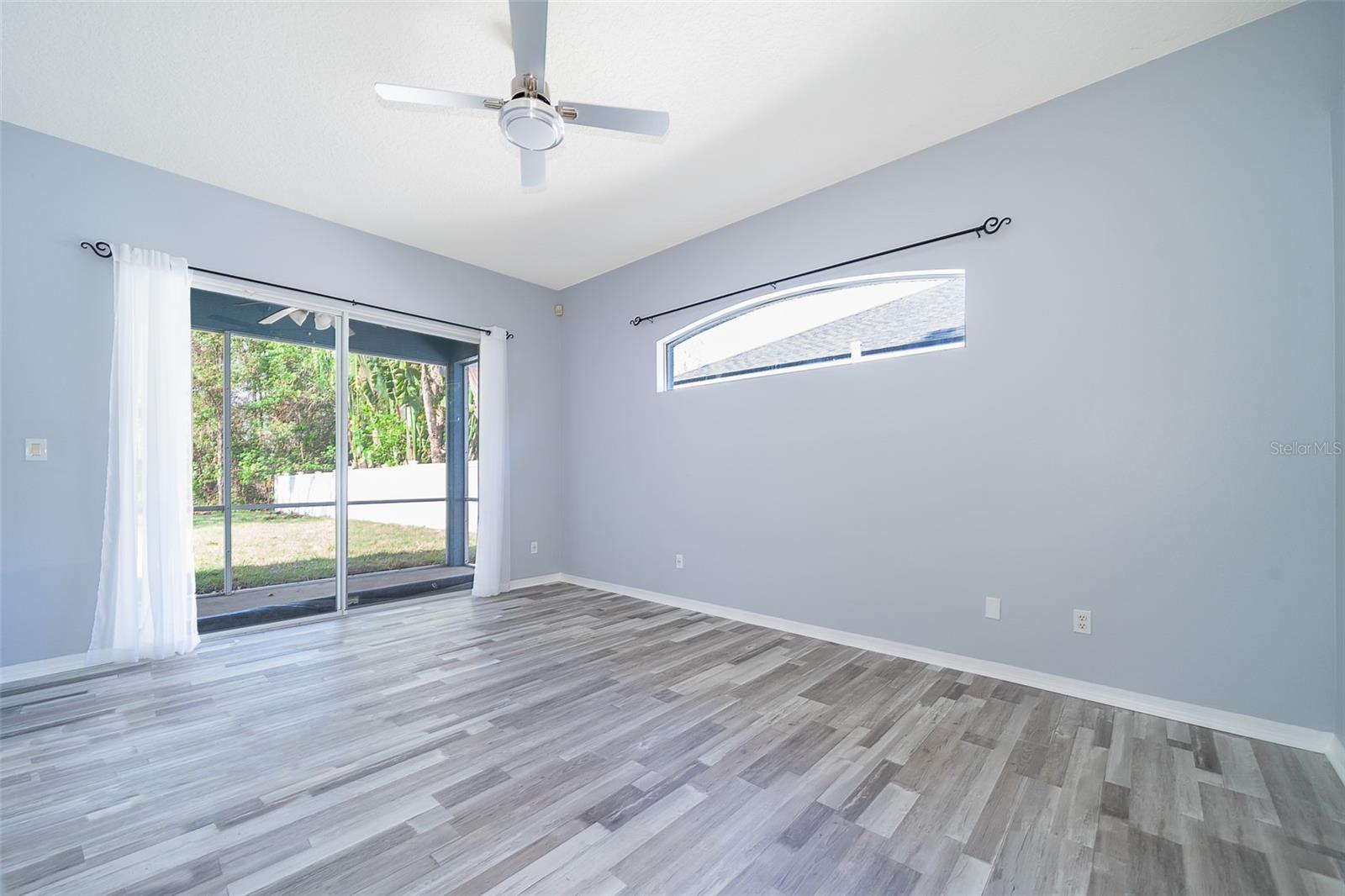 Image 23 of 47 For 8119 Lake Crowell Circle