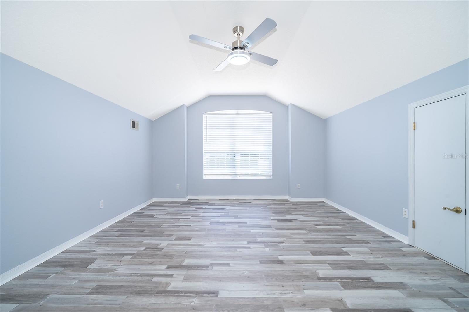 Image 34 of 47 For 8119 Lake Crowell Circle