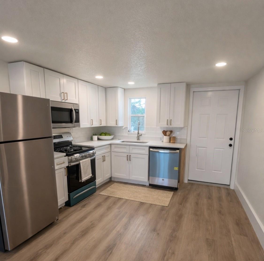 Image 4 of 8 For 838 Bethune Avenue