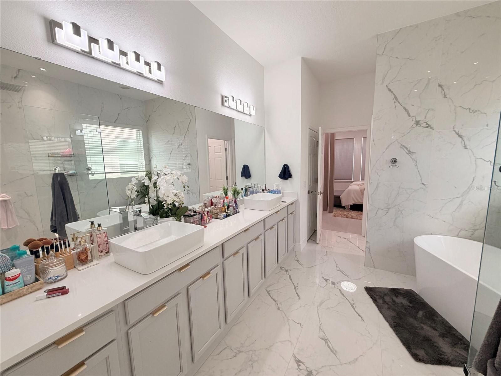 Image 14 of 80 For 12640 Salomon Cove Drive