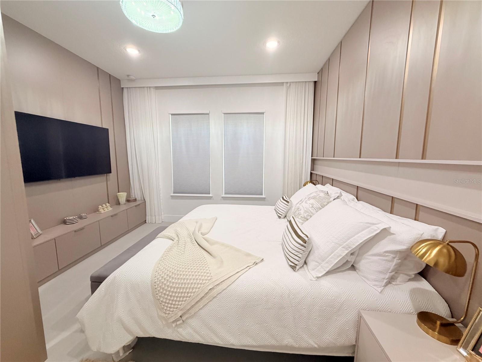 Image 17 of 80 For 12640 Salomon Cove Drive