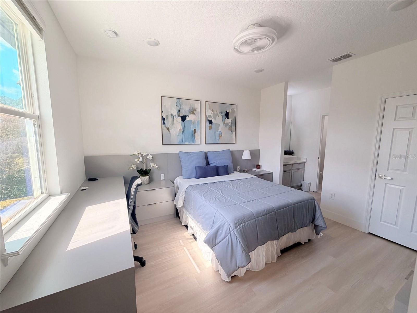 Image 41 of 80 For 12640 Salomon Cove Drive