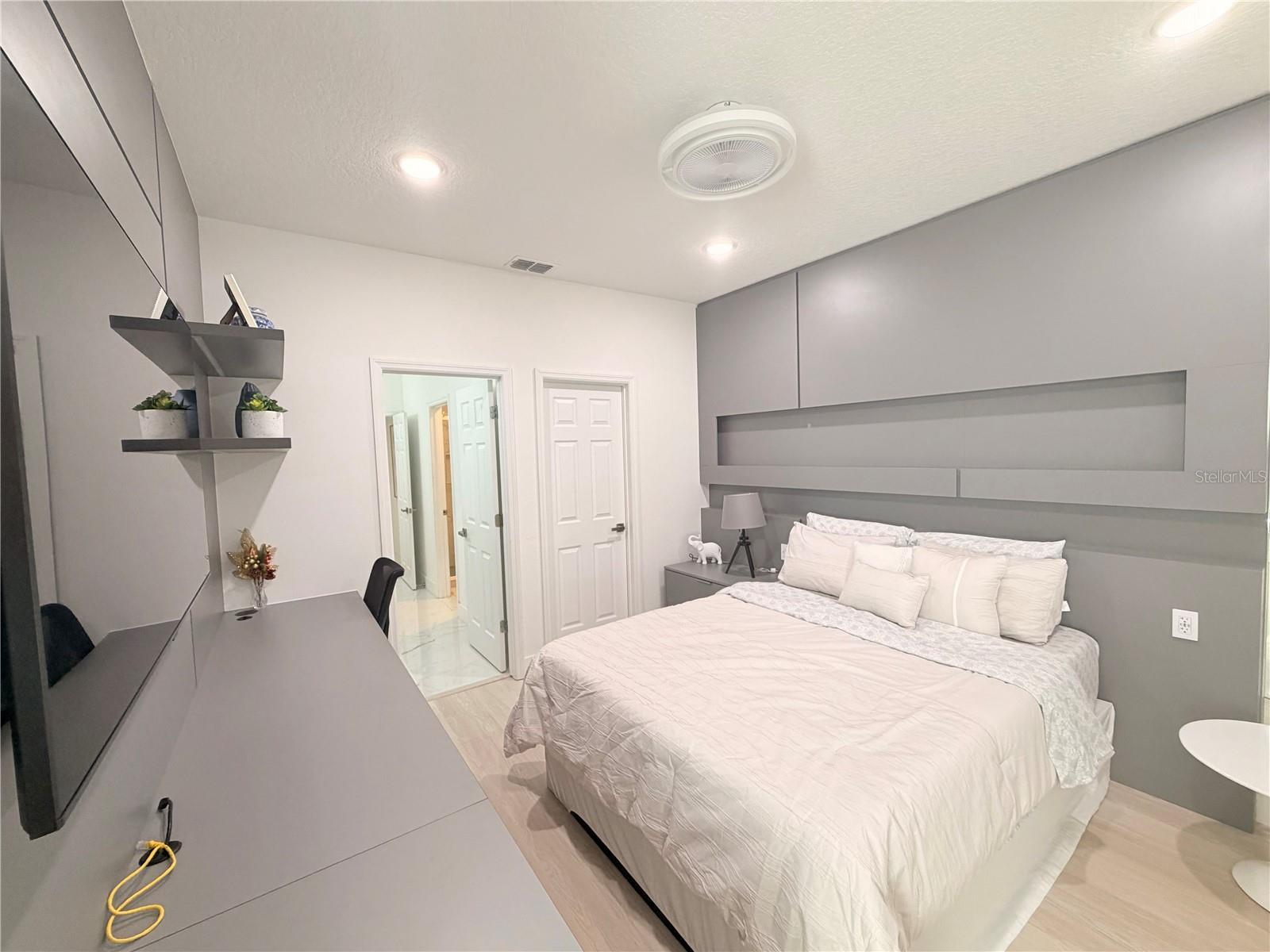 Image 43 of 80 For 12640 Salomon Cove Drive