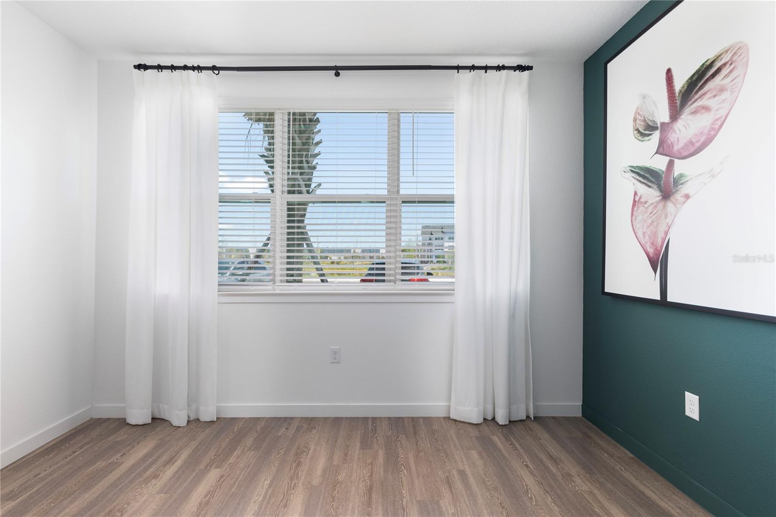 Image 11 of 14 For 10105 Selten Way