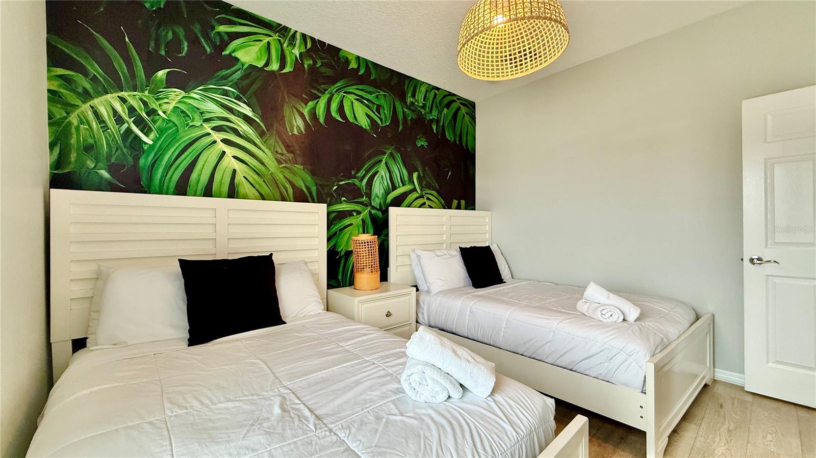 Image 24 of 26 For 8947 Shine Drive