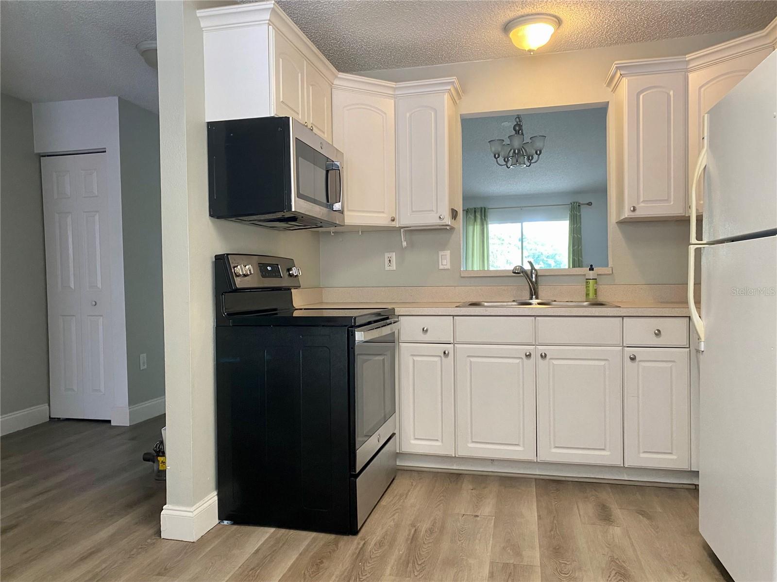 Image 3 of 20 For 8830 Coral Palms Court B