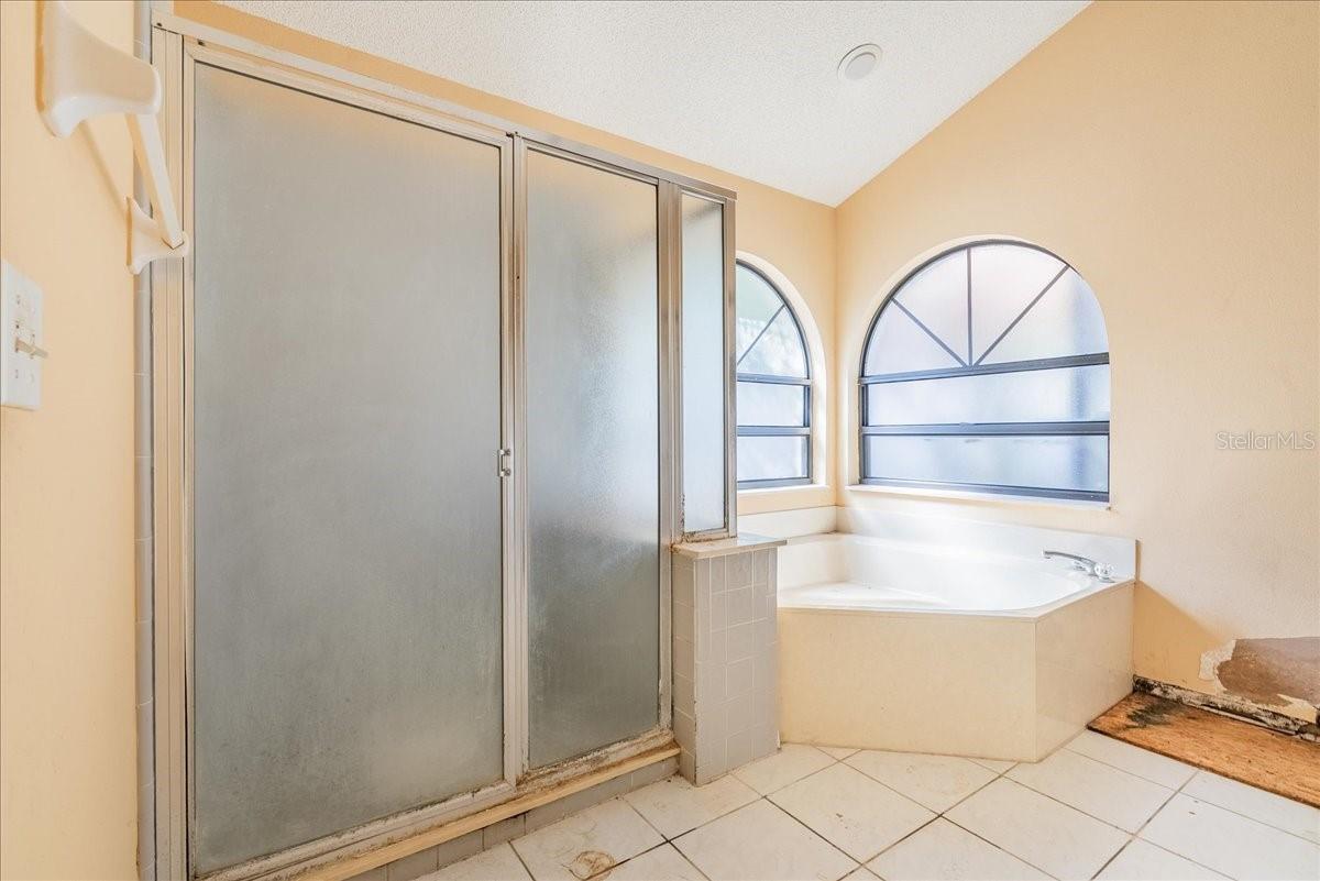 Image 21 of 37 For 2621 Rolling Broak Drive