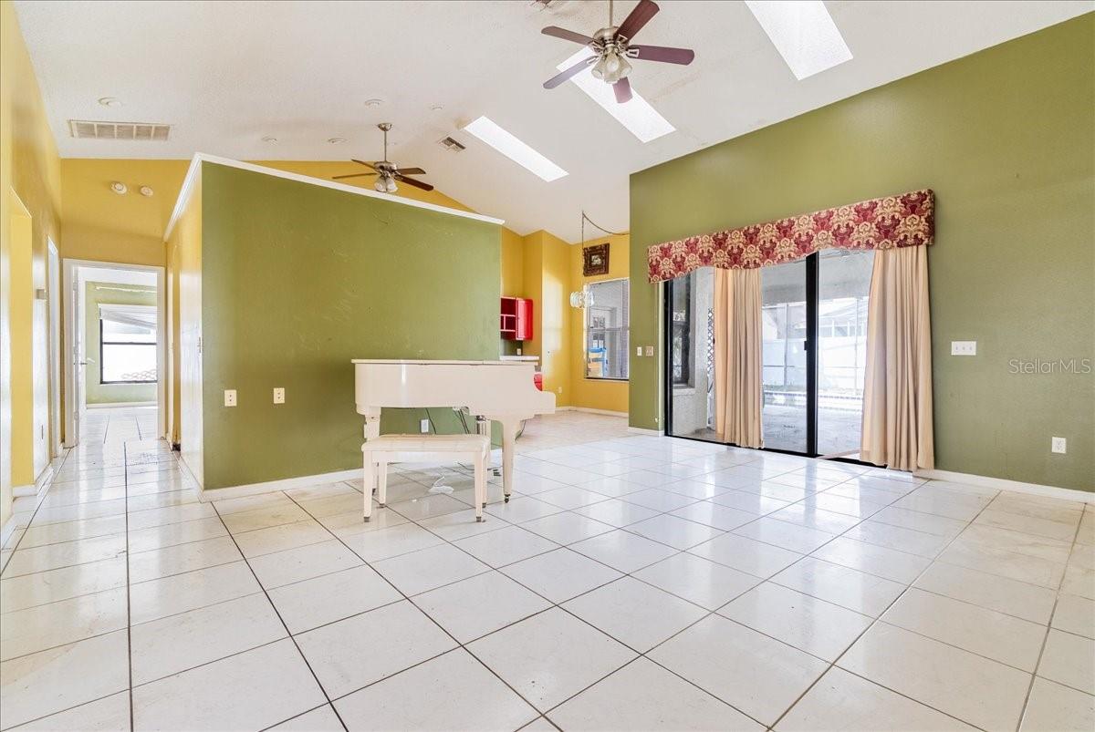 Image 22 of 37 For 2621 Rolling Broak Drive