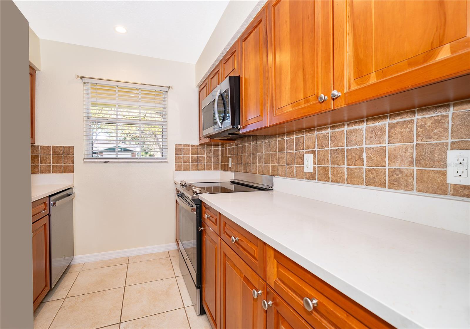 Image 4 of 25 For 4858 Tangerine Avenue 4858