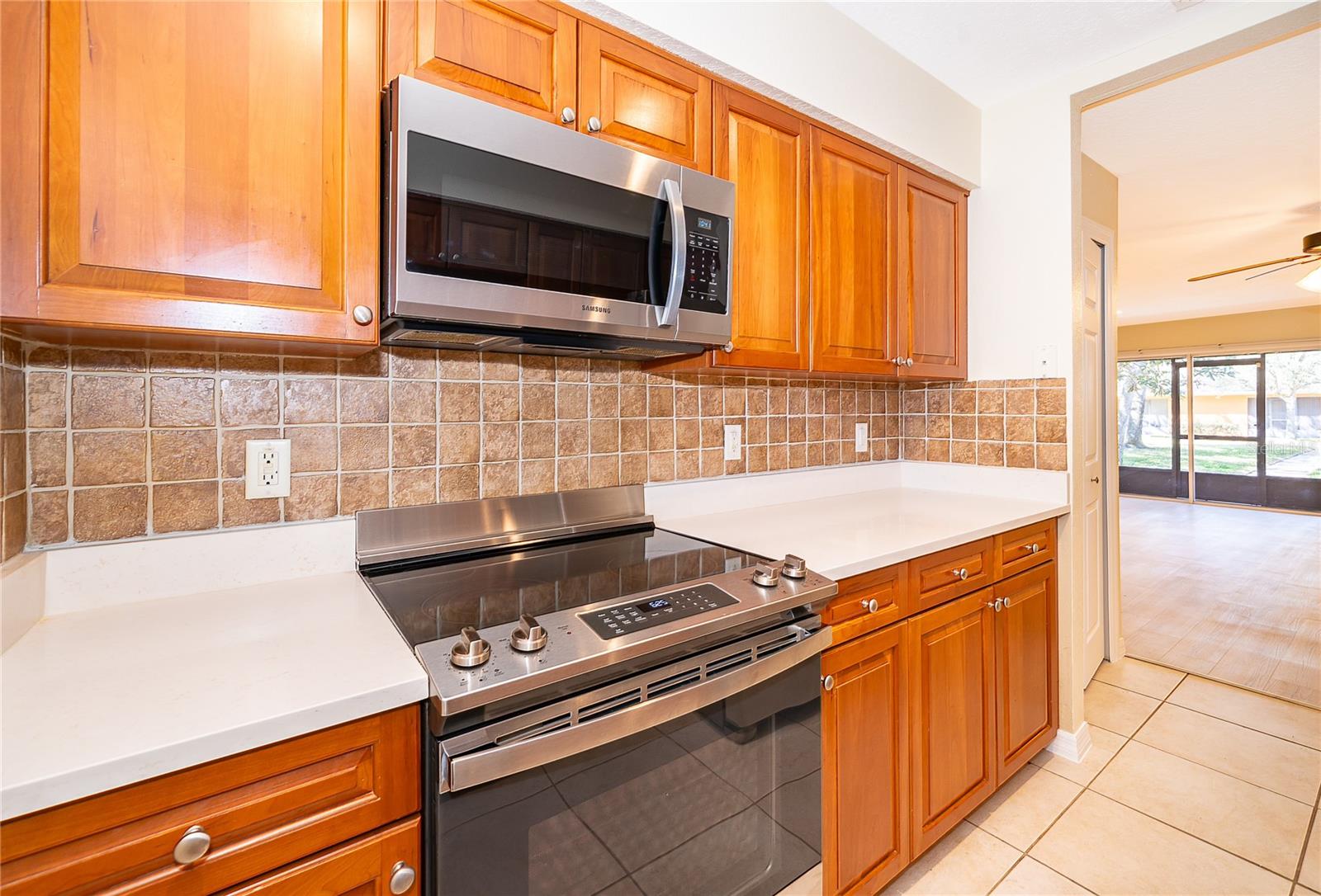 Image 6 of 25 For 4858 Tangerine Avenue 4858