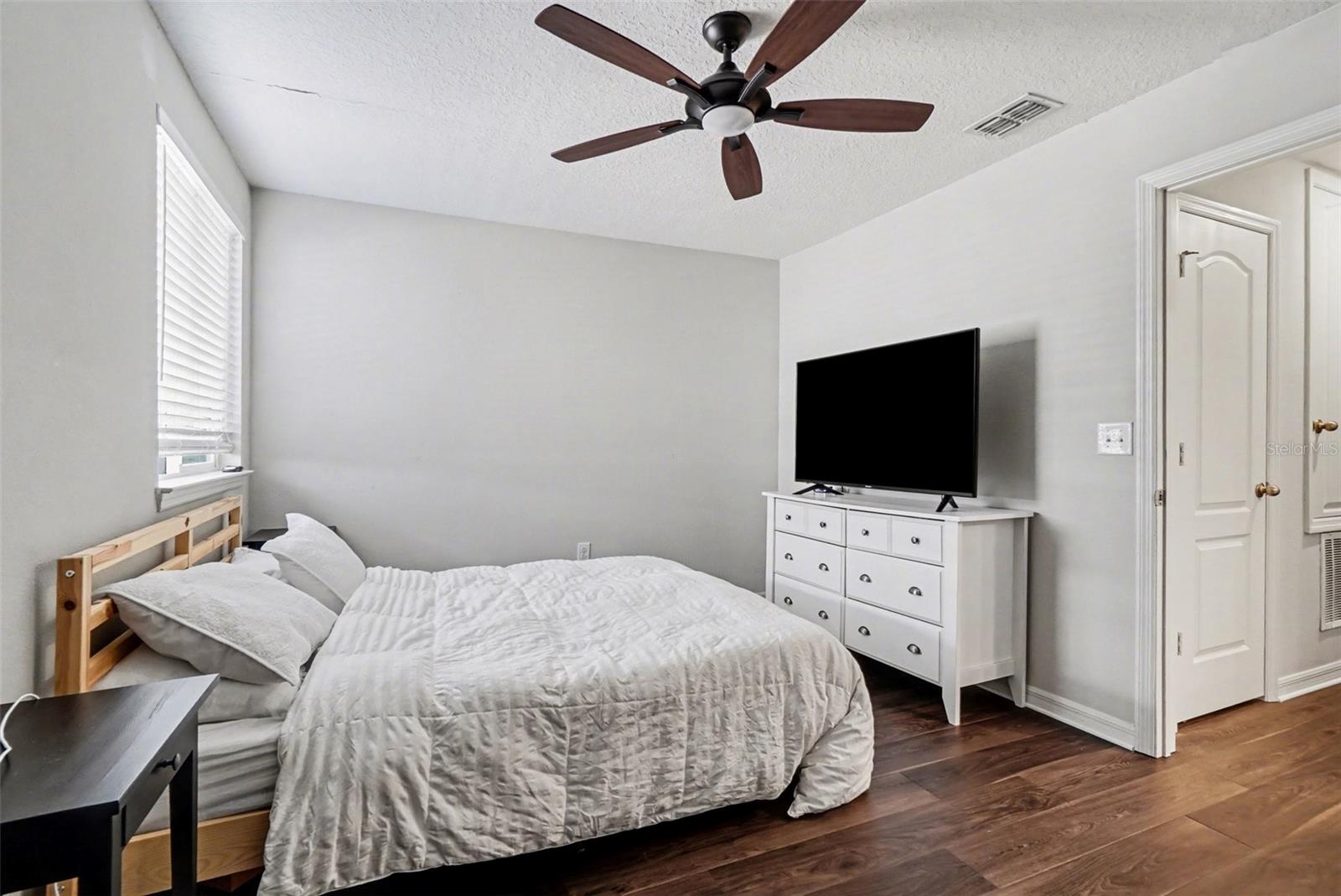 Image 17 of 36 For 13742 Bravante Alley