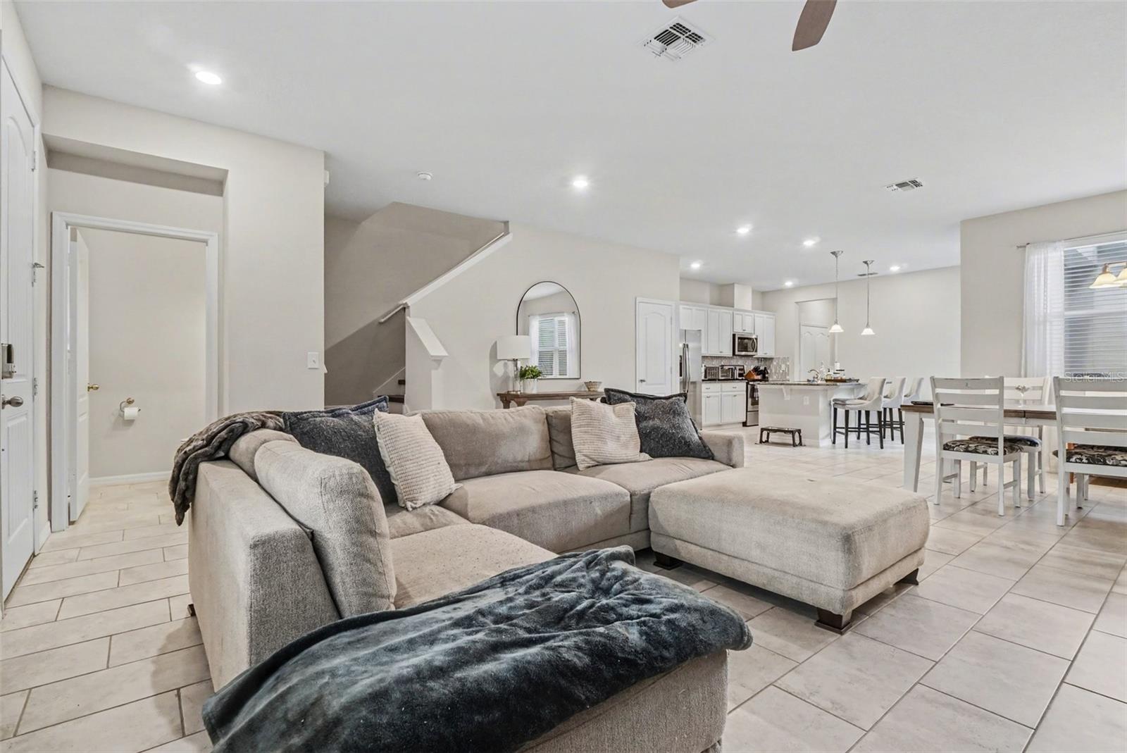 Image 4 of 36 For 13742 Bravante Alley