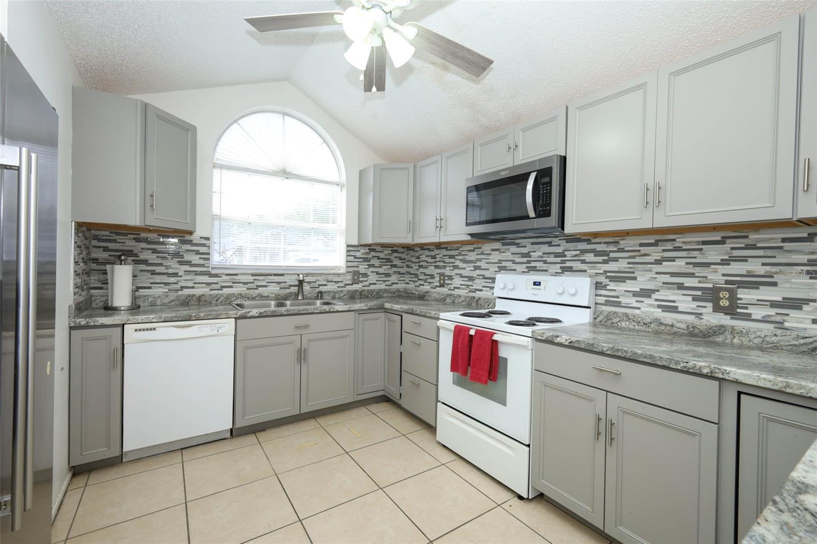 Image 3 of 60 For 7609 Telegraph Hill Road